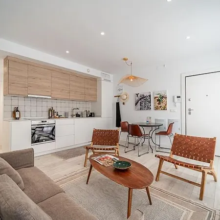 Bright In - Tcm Apartment *